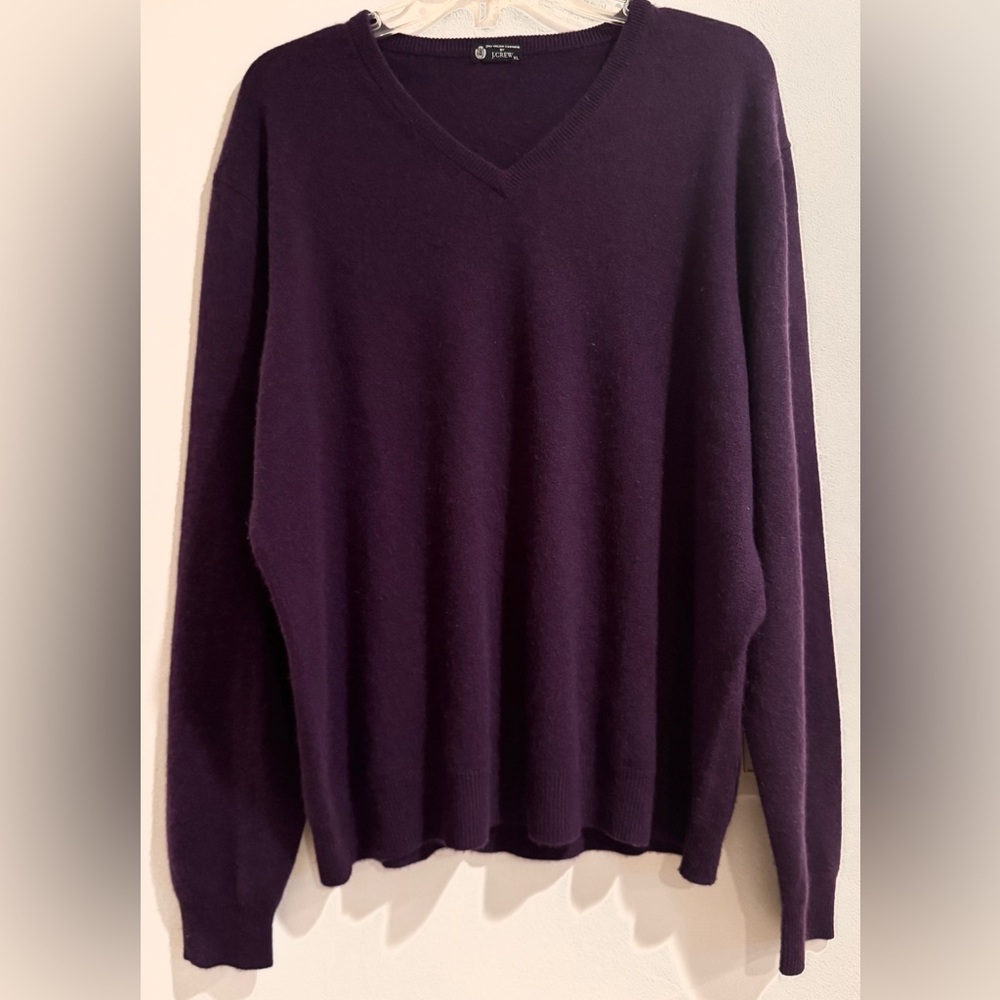J. Crew 2-Ply Italian Cashmere Men’s Eggplant Mid Weight V-Neck Sweater. Size XL